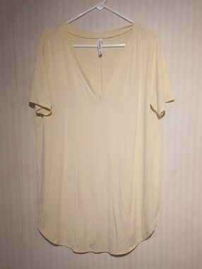 Zenana Outfitters Pale Yellow V-Neck Tunic Tee